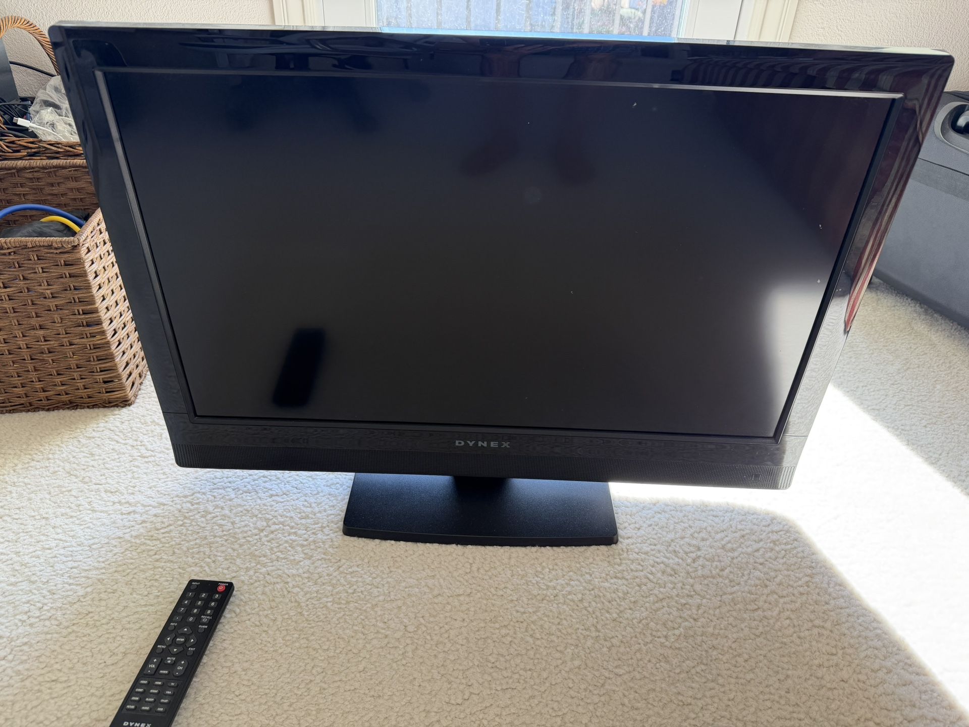 Dynex 32 Inch 720p TV - DX-32L221A12