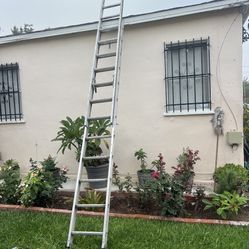 Excellent Condition 24ft Aluminum Extension Ladder