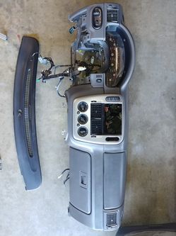 2005 explorer xlt dash