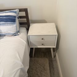 White Nightstand with Drawers – Modern Style