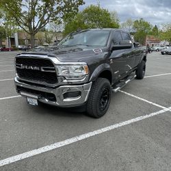 2020 Ram Dodge 2500 Crew Cab 4x4 Diesel Long Box Low Miles
