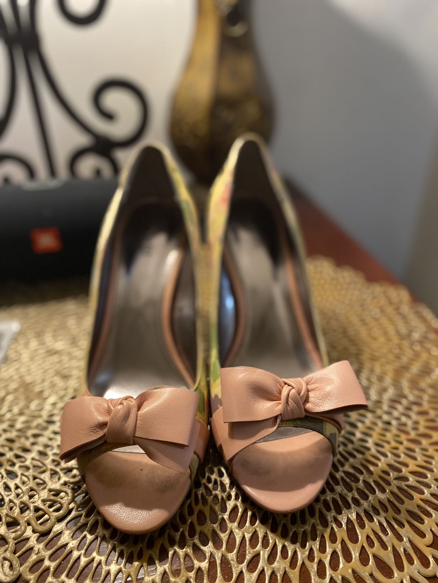 Flower Open Towed Pumps With Bow