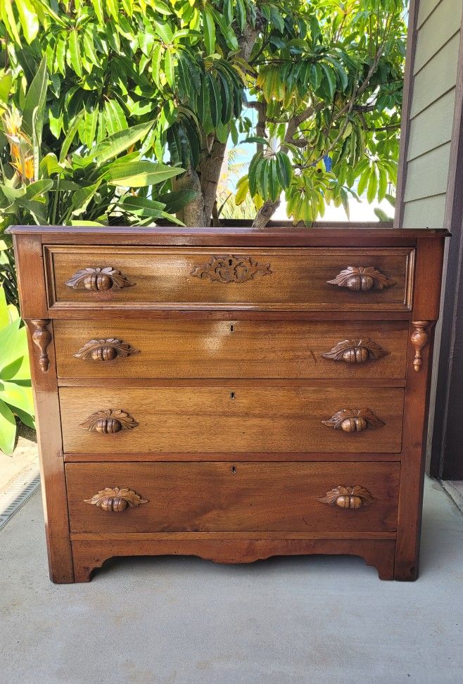 Antique Mid-19th Century Victorian Solid Mahagony Wood Dresser