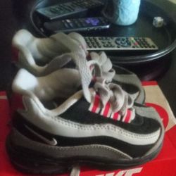 Kids Nike Little Max 95 size 5c (like New Condition!! )