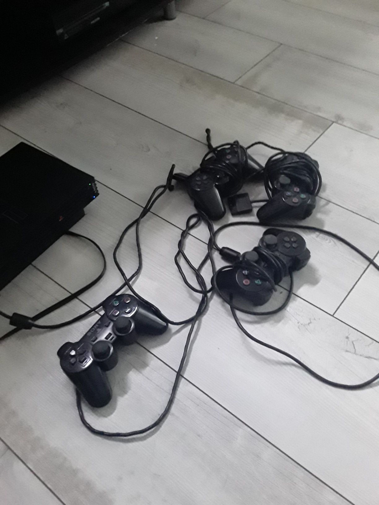 Ps2 four controllers and memory card
