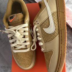 BRAND NEW NIKE DUNK LOW 