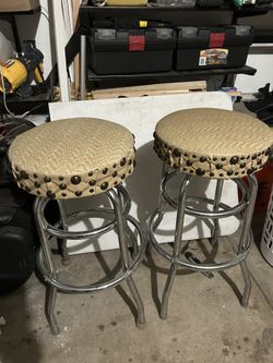 2 Bar Stools