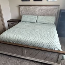 Bedroom furniture set