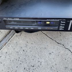 Fisher am/fm stereo synthesizer tuner