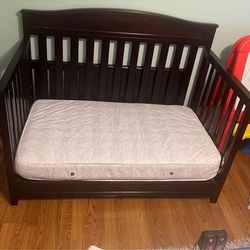 Delta Children  Emery Dark Convertible Nursery Set