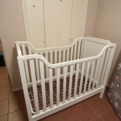 White Baby Crib with Mattress – Great Condition!