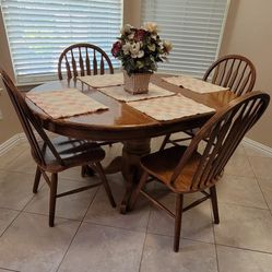 breakfast table with extention. 4 chairs 