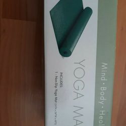 Gaiam non-slip yoga mat NEW