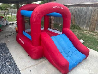 Radio Flyer Backyard Bouncer Jr., Outdoor Bounce House