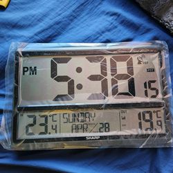 New Digital Wall Clock With Temperature Sensor 
