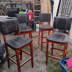 4 Table Chairs 
