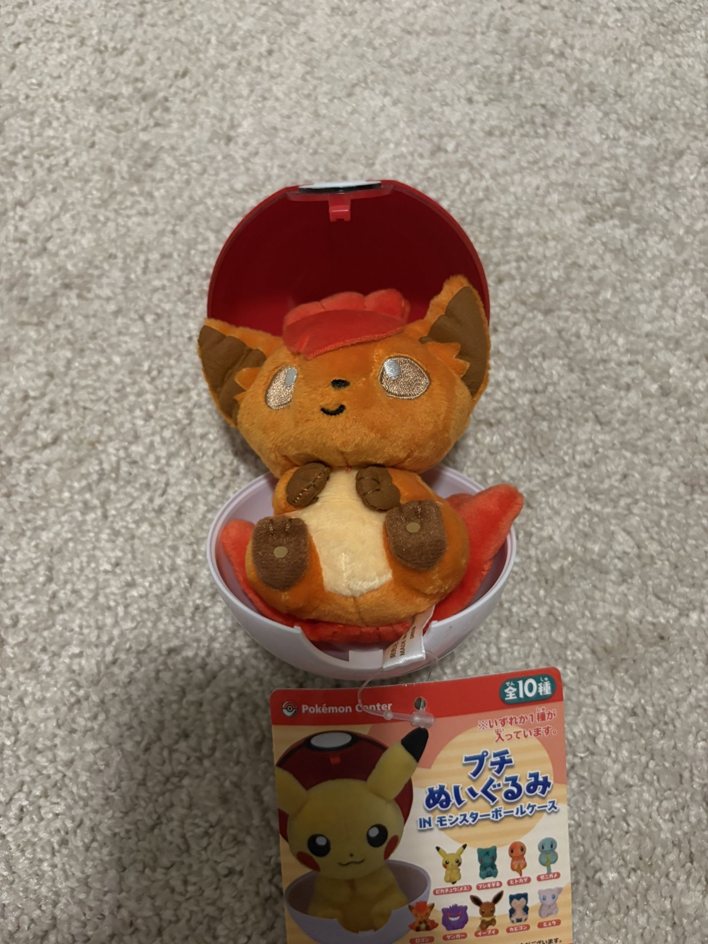 Pokemon - Poke Ball Vulpix Plush