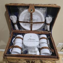 New Brown Wicker picnic basket w/ 4 blue white checkered place settings plates cups (reseda ca)