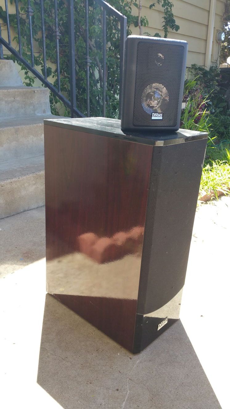 DaVinci 5.1 Surround Sound Speakers. Home theater system.