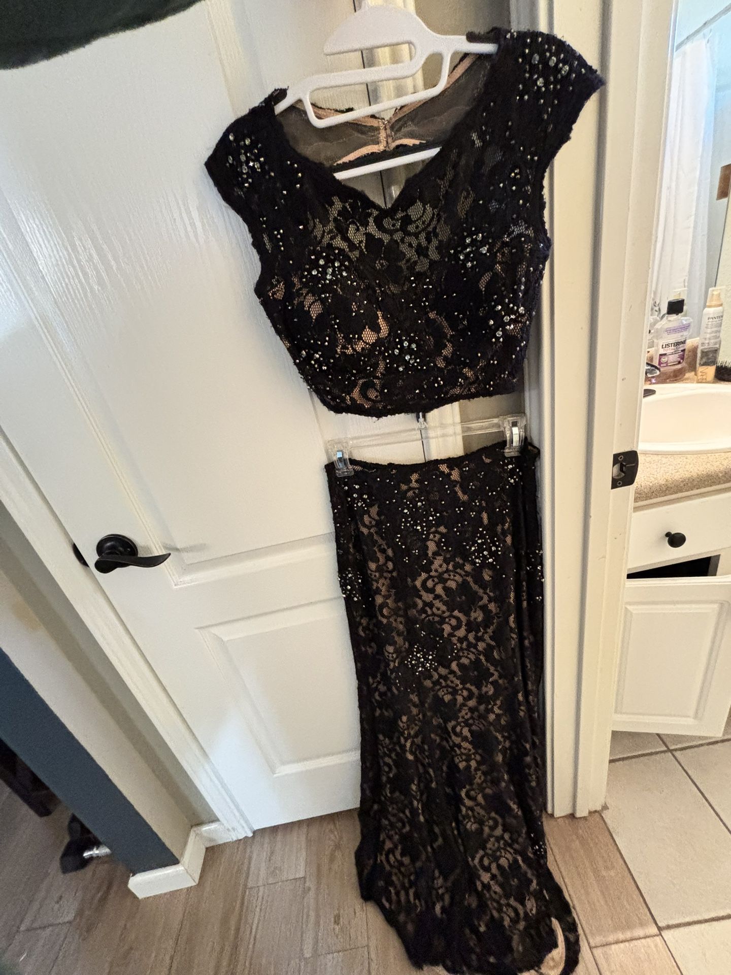 Elegant Black Lace Two-Piece Evening Gown – Size [6]  