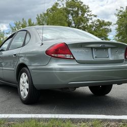 2005 Ford Taurus