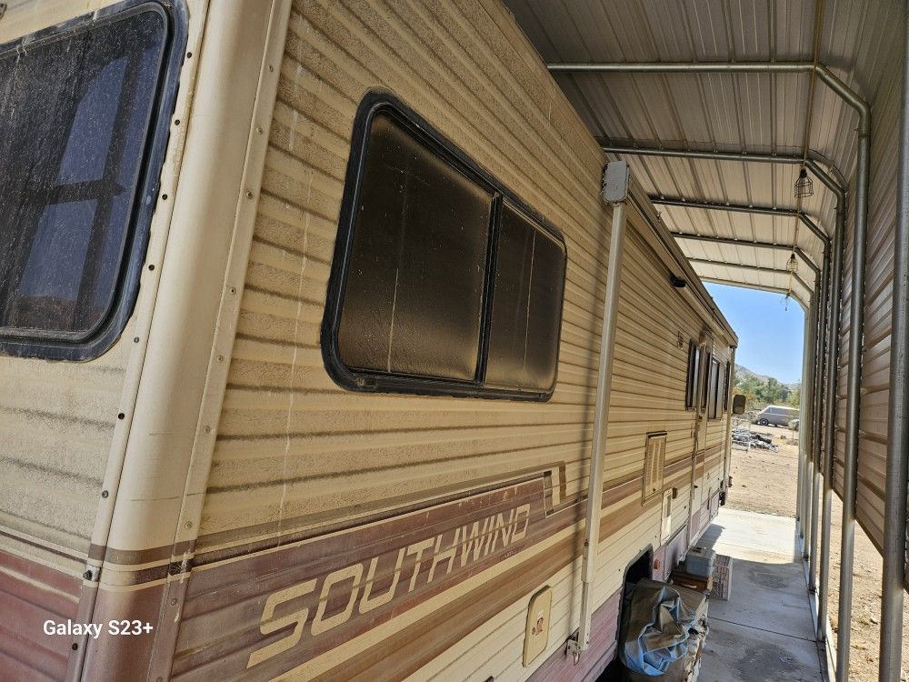 Southwind. 1983 34 Ft Motorhome $3000 OBO