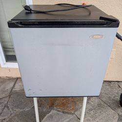 Haier Mini Fridge