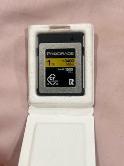 Prograde digital CFexpress type B 4.0 memory card (gold)