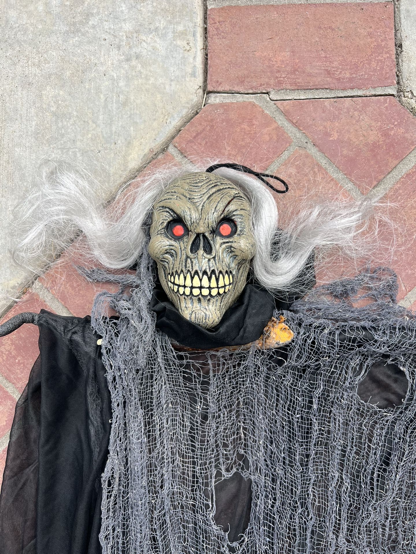 Halloween Hanging Zombie With Hair Horror Prop