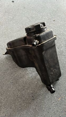 E9X coolant reservoir 