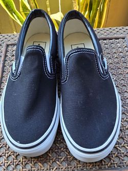 *Brand New* Black Classic Slip-on Core Vans Sneakers Tennis Shoes sz Men 5 6.5 Women