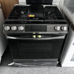 SAMSUNG 30” GAS SLIDE IN RANGE IN BLACK 