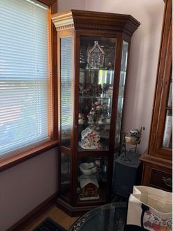 Corner curio oak