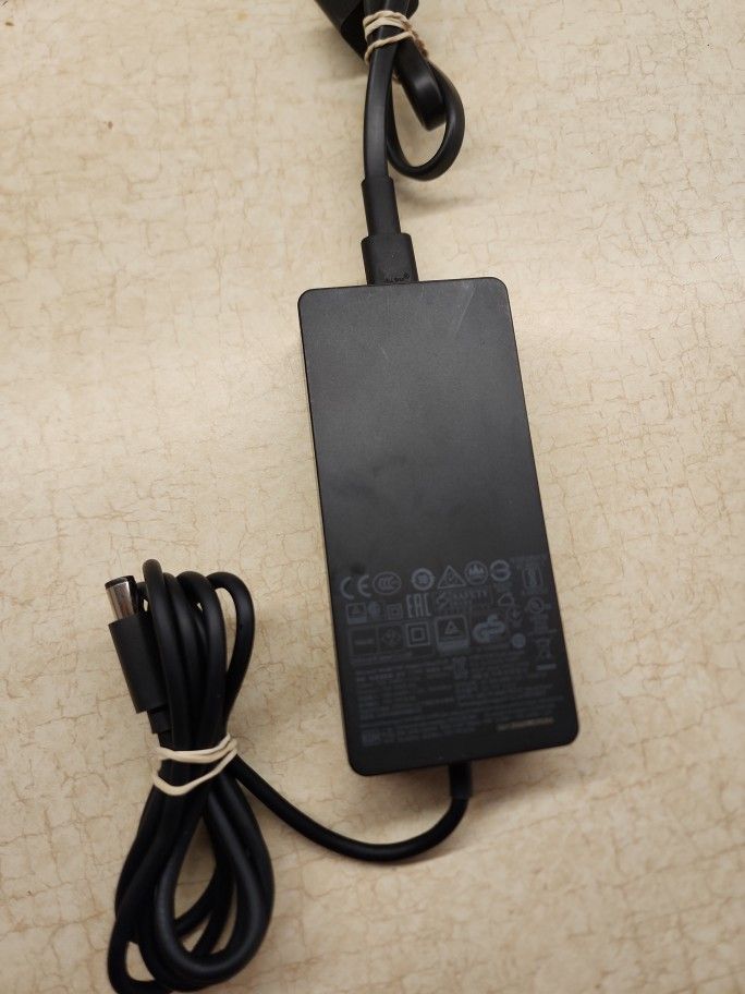 Microsoft oem 1749 15V 6A AC Adapter Surface Pro 4 Dock Pro 5 90W Power Supply.
Original power supply