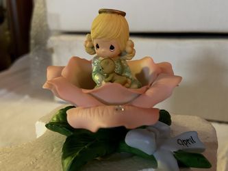Precious Moments 2003 Monthly Blossoms Enesco Figurine: April Angel