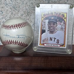 WILLIE MAYS SIGNED BASEBALL ON STAND WITH CARD- HOF