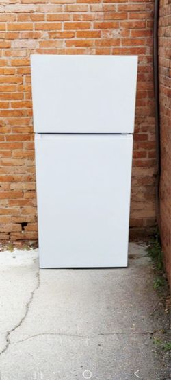 REFRIGERATOR .  FRIDGE 110 V 3 MTHS OLD LIKE NEW 