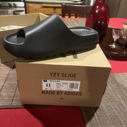 Onyx Yeezy slide