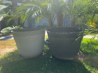 Pair of Large Costco Resin Planters – 21”