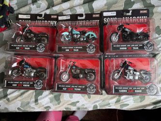 complete set of six boxed Maisto 1:18 scale Sons of Anarchy die-cast Harley-Davidson motorcycles featuring bikes belonging to characters like Jax Tell