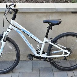 Girls Preteens Specialized HotRock 24 Bike with matching Helmet