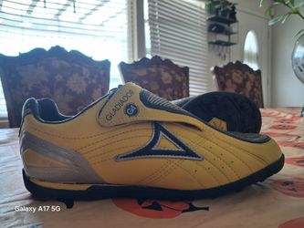 Turf soccer cleats us size 7