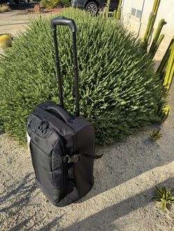 SwissGear 22” Rolling Duffel Bag – Black, Lightweight Travel Luggage with Wheels