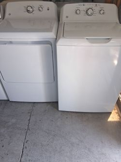 Set of GE top load washer large capacity and gas dryer fully functional