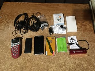 LOT OF ELECTRONICS MOTOROLA DROID RAZR M 8GB XT907 IPHONE 5 CASE BATTERY PACK