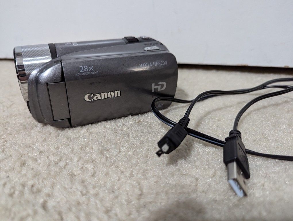 Canon Vixia HF R200 Camcorder
