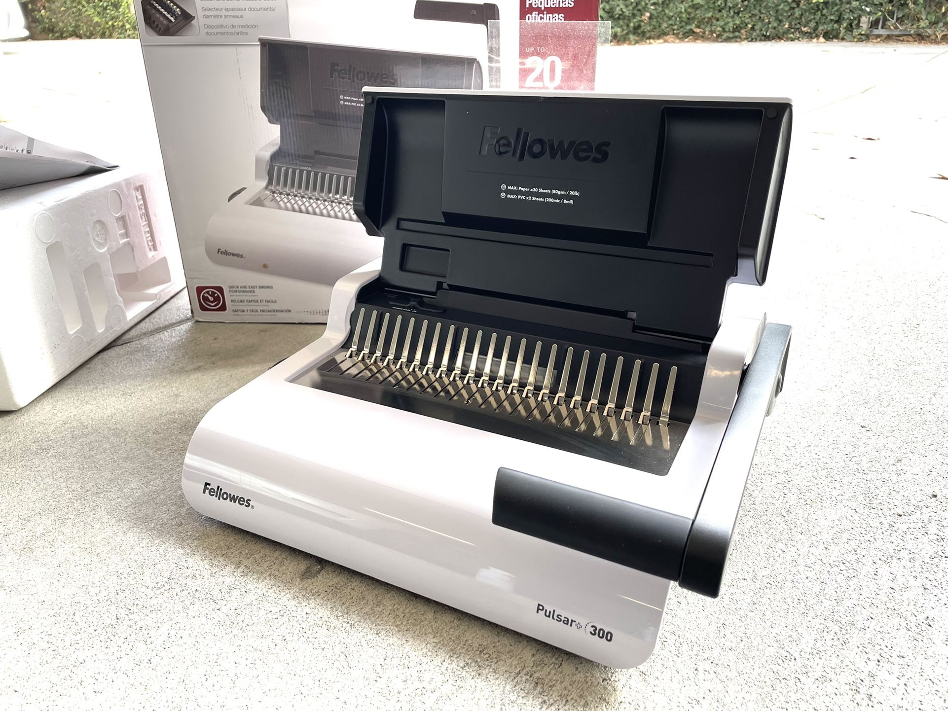 Fellowes Pulsar 300 Comb Binder - White - Like New