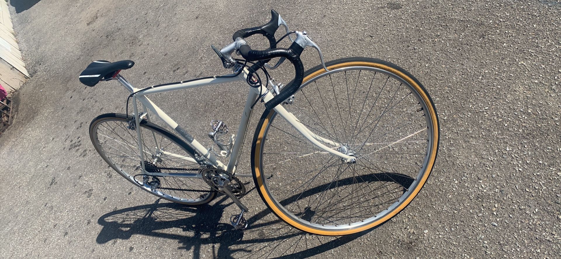 VINTAGE ROAD BIKE