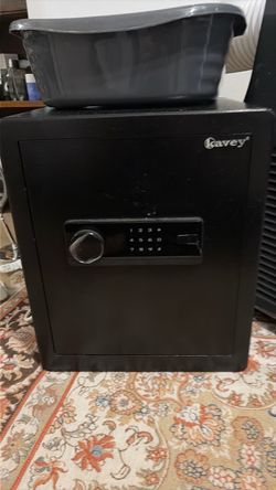 A kavey combination and key lock safe