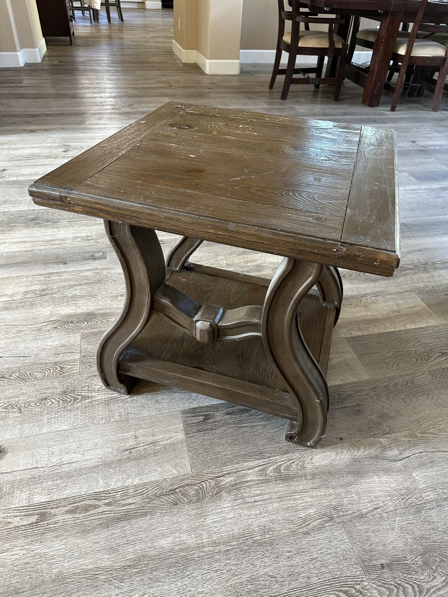 Set Of 2 Solid wood End Tables 